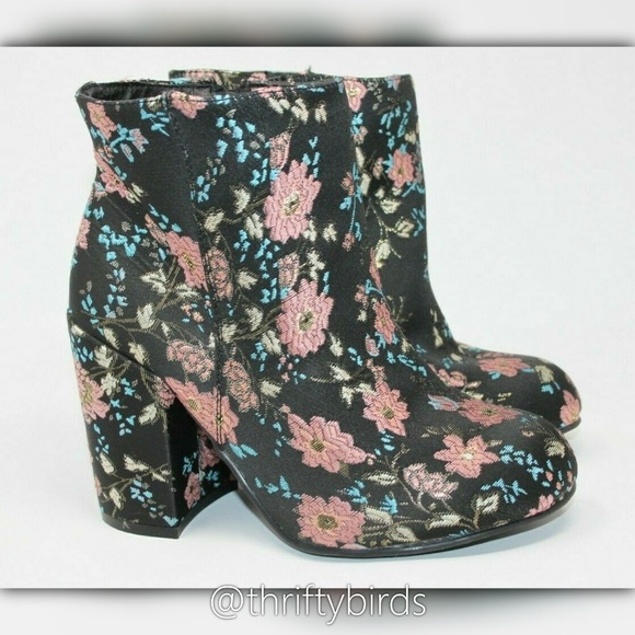 Torrid Shoes - Torrid Size 8 Wide Black Embroidered Boots